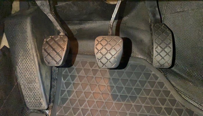 2015 Volkswagen Polo HIGHLINE1.2L, Petrol, Manual, 94,289 km, Pedals