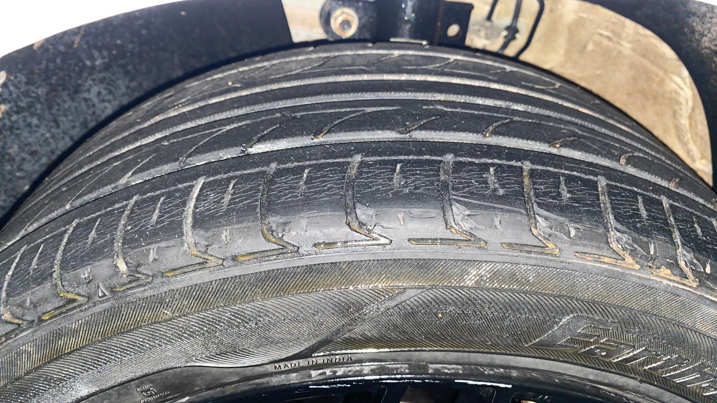 2015 Volkswagen Polo HIGHLINE1.2L, Petrol, Manual, 94,289 km, Left Front Tyre Tread
