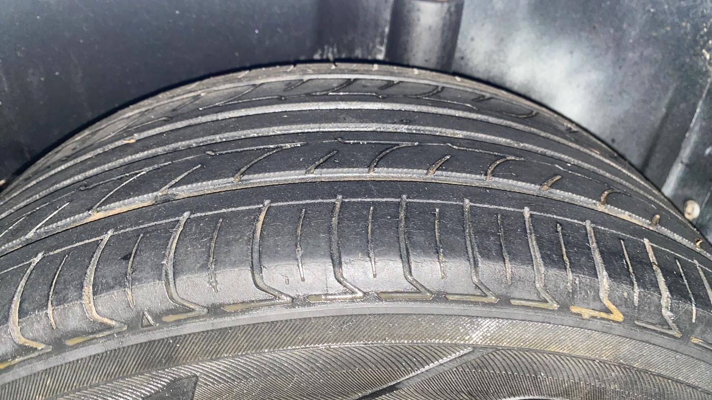 2015 Volkswagen Polo HIGHLINE1.2L, Petrol, Manual, 94,289 km, Left Rear Tyre Tread