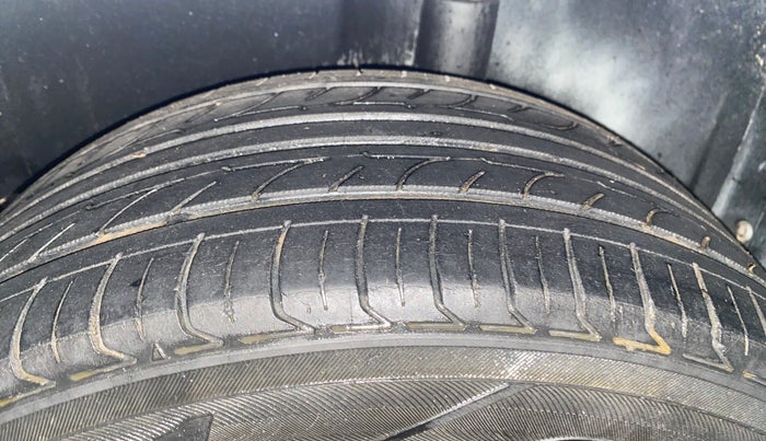 2015 Volkswagen Polo HIGHLINE1.2L, Petrol, Manual, 94,289 km, Left Rear Tyre Tread