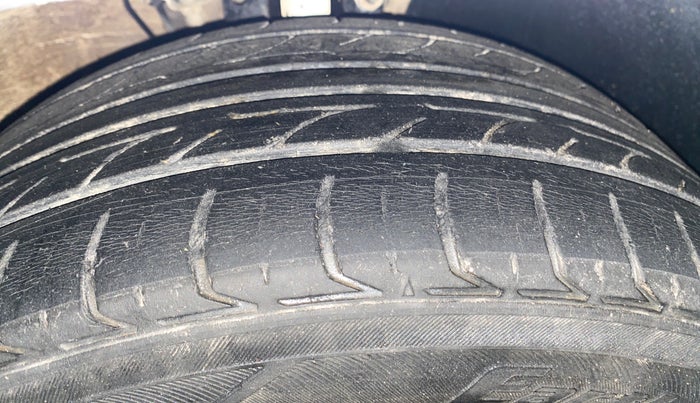 2015 Volkswagen Polo HIGHLINE1.2L, Petrol, Manual, 94,289 km, Right Front Tyre Tread