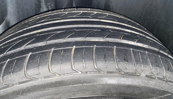 2015 Volkswagen Polo HIGHLINE1.2L, Petrol, Manual, 94,289 km, Right Rear Tyre Tread