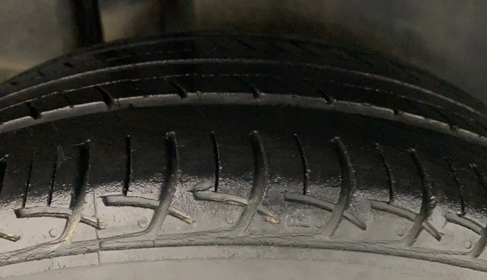 2018 Maruti Ciaz DELTA 1.5 SHVS MT PETROL, Petrol, Manual, 31,002 km, Right Rear Tyre Tread