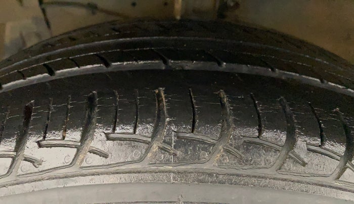 2018 Maruti Ciaz DELTA 1.5 SHVS MT PETROL, Petrol, Manual, 31,002 km, Left Front Tyre Tread
