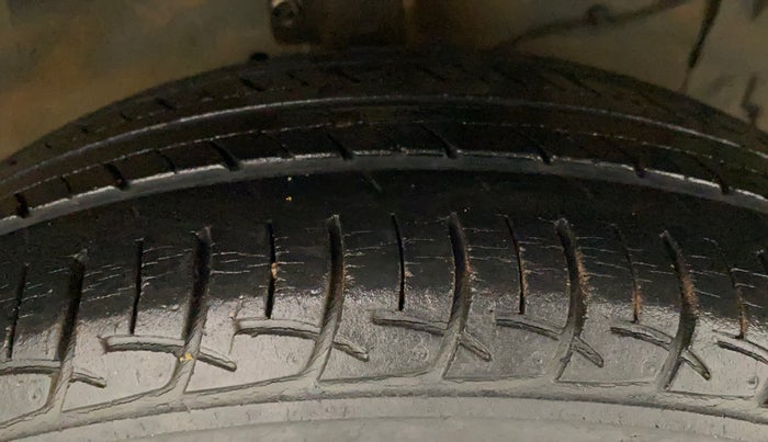 2018 Maruti Ciaz DELTA 1.5 SHVS MT PETROL, Petrol, Manual, 31,002 km, Right Front Tyre Tread