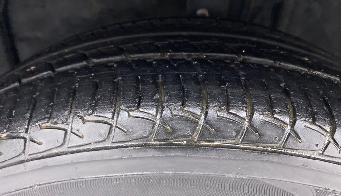 2020 Toyota YARIS G MT, Petrol, Manual, 32,953 km, Left Front Tyre Tread