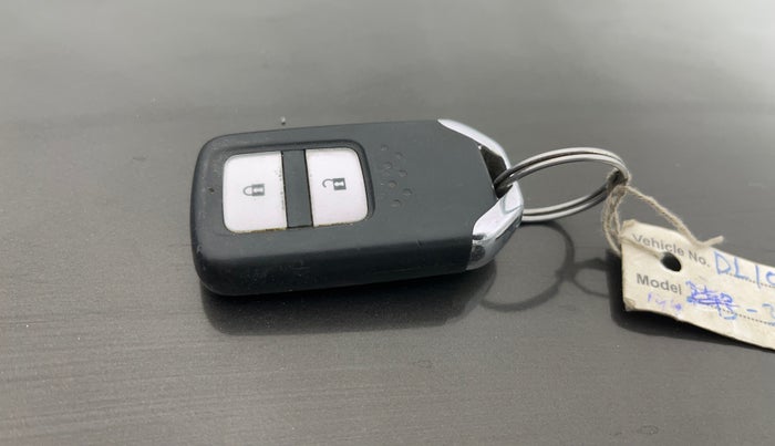 2020 Honda WR-V 1.2L I-VTEC VX MT, Petrol, Manual, 1,11,392 km, Key Close Up