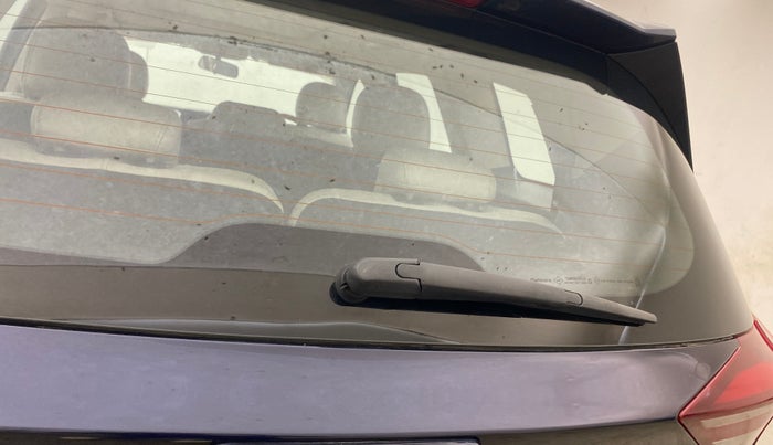 2022 Mahindra XUV700 AX 5 P MT 7 STR, Petrol, Manual, 38,236 km, Rear Wiper