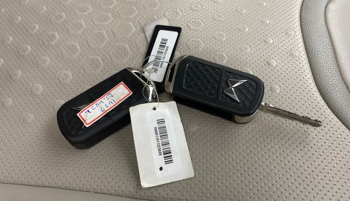 2022 Mahindra XUV700 AX 5 P MT 7 STR, Petrol, Manual, 38,236 km, Key Close Up