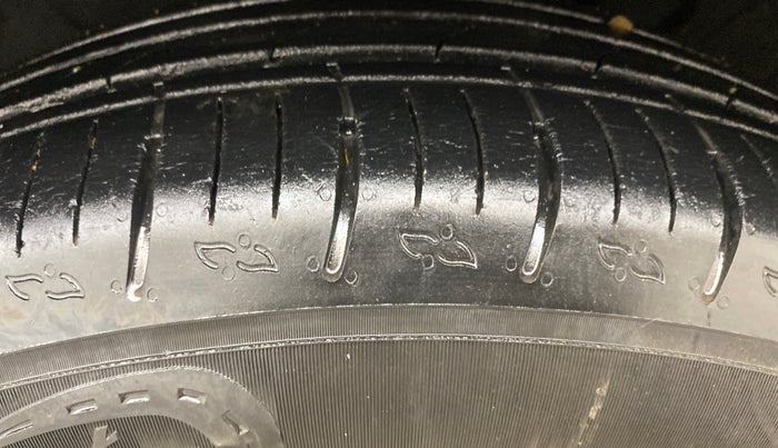 2022 Mahindra XUV700 AX 5 P MT 7 STR, Petrol, Manual, 38,236 km, Left Rear Tyre Tread