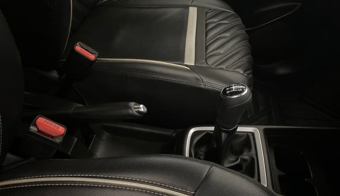 2019 Maruti Swift ZXI, Petrol, Manual, 67,129 km, Gear Lever