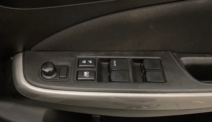 2019 Maruti Swift ZXI, Petrol, Manual, 67,129 km, Driver Side Door Panels Control