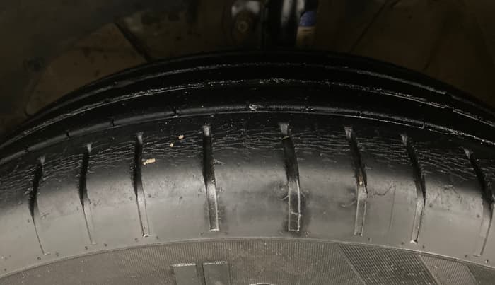 2019 Maruti Swift ZXI, Petrol, Manual, 67,129 km, Left Front Tyre Tread
