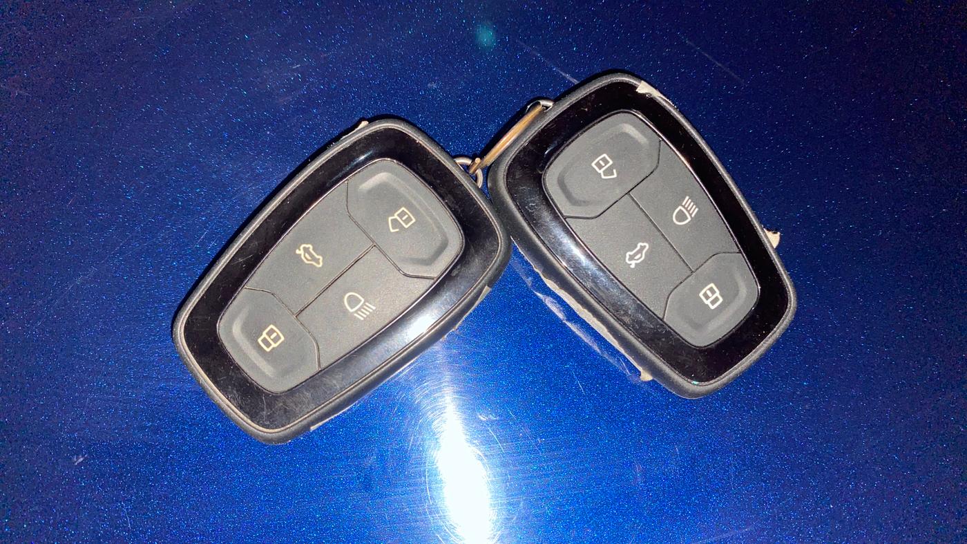 2023 Tata ALTROZ XZ PLUS PETROL, Petrol, Manual, 10,449 km, Key Close Up