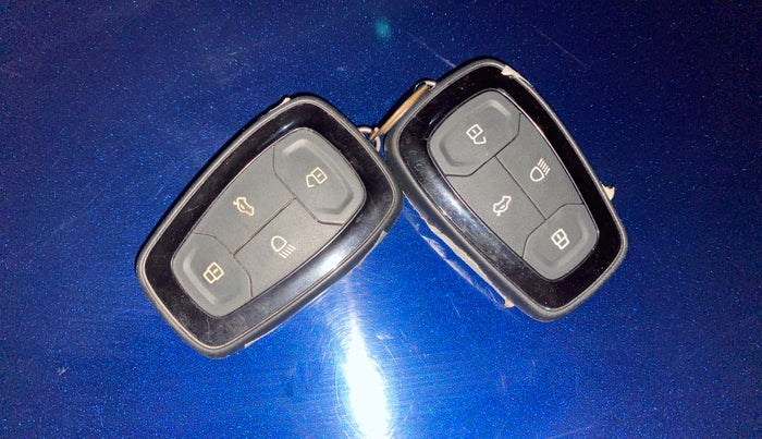 2023 Tata ALTROZ XZ PLUS PETROL, Petrol, Manual, 10,449 km, Key Close Up