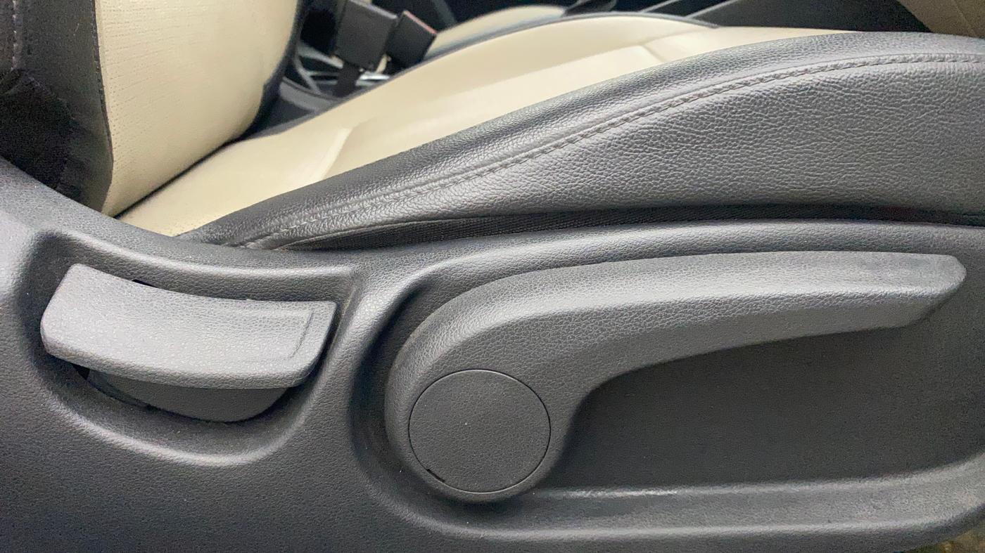 2020 Hyundai Verna SX (O) 1.5 VTVT IVT, Petrol, Automatic, 38,193 km, Driver Side Adjustment Panel