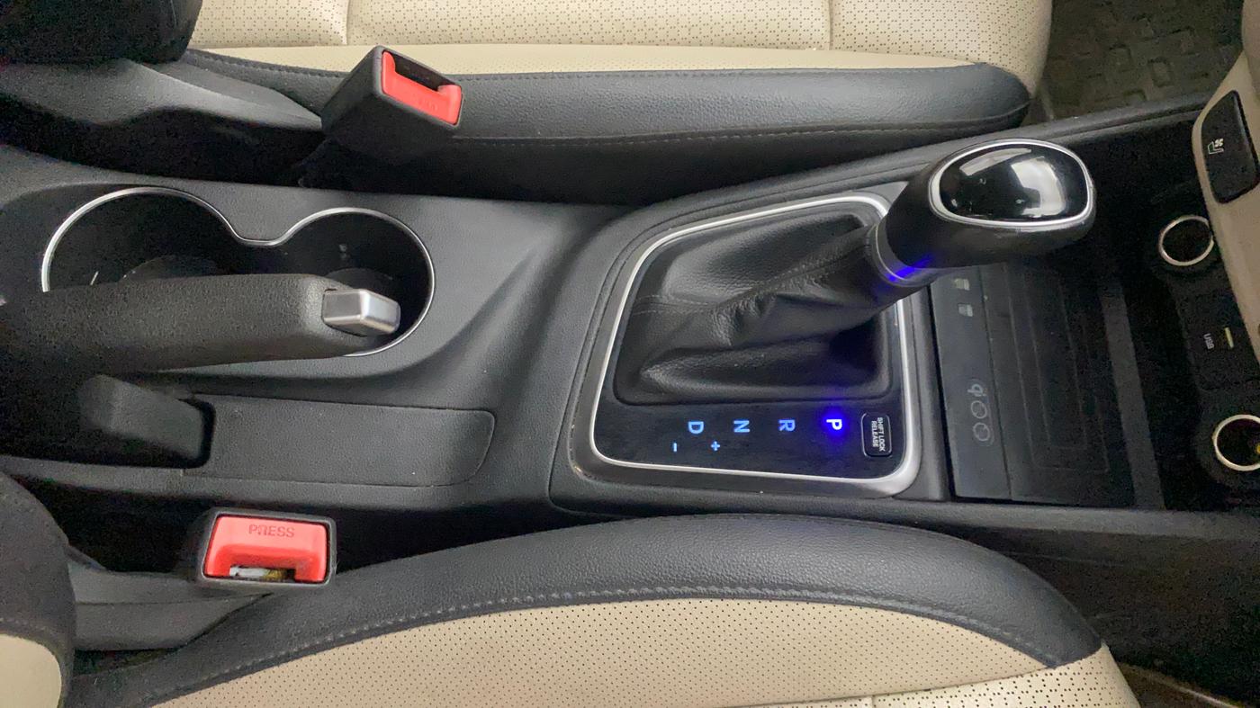 2020 Hyundai Verna SX (O) 1.5 VTVT IVT, Petrol, Automatic, 38,193 km, Gear Lever