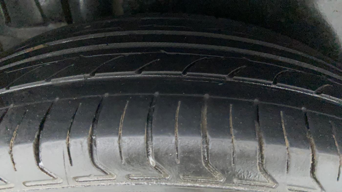 2012 Maruti Ertiga VXI, Petrol, Manual, 59,846 km, Right Rear Tyre Tread