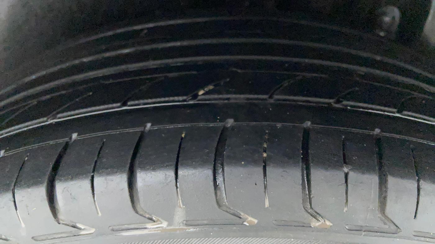 2012 Maruti Ertiga VXI, Petrol, Manual, 59,846 km, Left Rear Tyre Tread