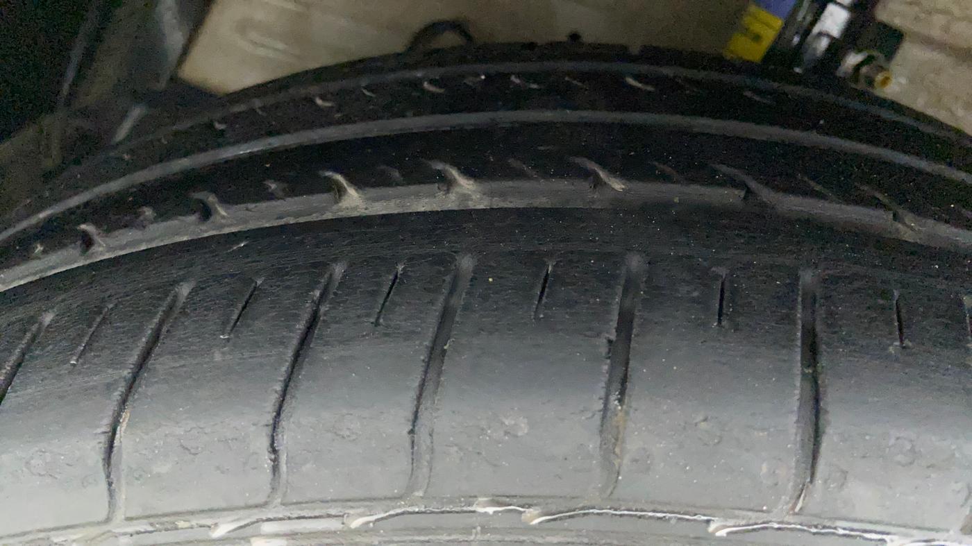 2012 Maruti Ertiga VXI, Petrol, Manual, 59,846 km, Left Front Tyre Tread