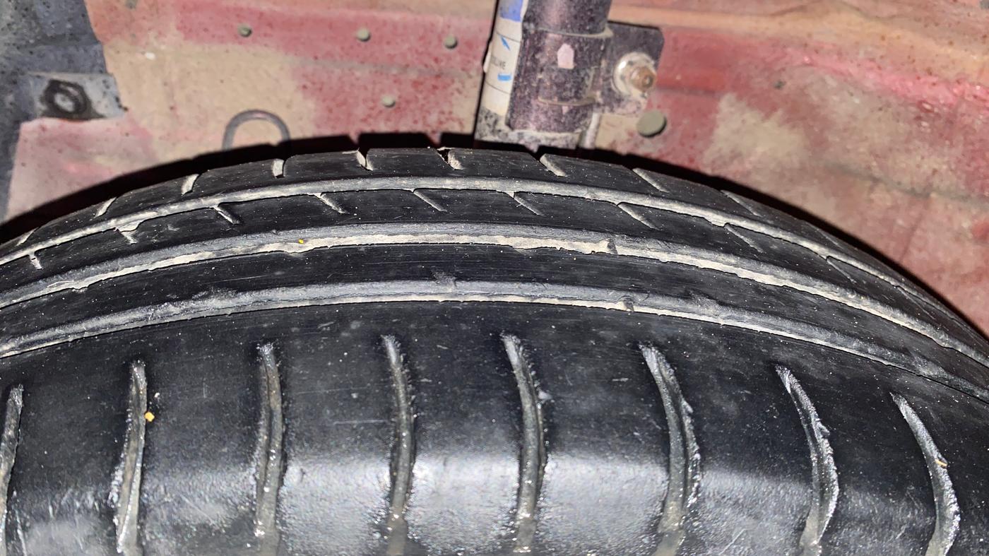 2017 Maruti Swift Dzire VXI, Petrol, Manual, 77,834 km, Left Front Tyre Tread
