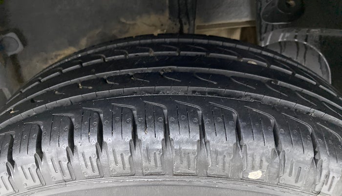 2016 Renault Duster RXZ DIESEL 110, Diesel, Manual, 98,973 km, Left Rear Tyre Tread