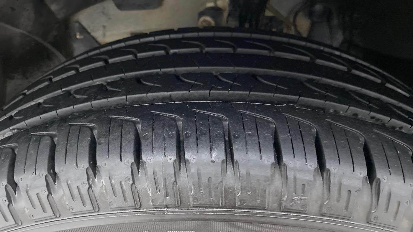 2016 Renault Duster RXZ DIESEL 110, Diesel, Manual, 98,973 km, Left Front Tyre Tread