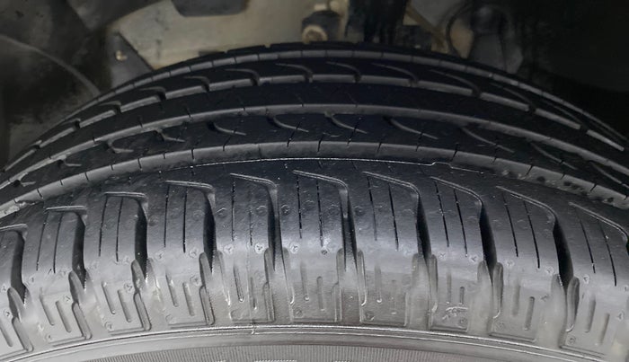 2016 Renault Duster RXZ DIESEL 110, Diesel, Manual, 98,973 km, Left Front Tyre Tread