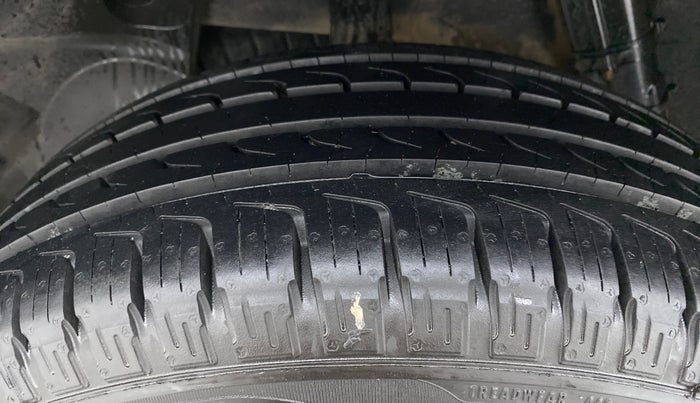 2016 Renault Duster RXZ DIESEL 110, Diesel, Manual, 98,973 km, Right Rear Tyre Tread