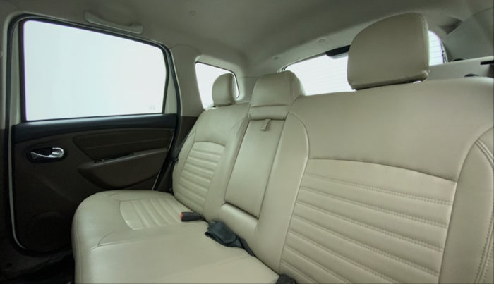 2016 Renault Duster RXZ DIESEL 110, Diesel, Manual, 98,973 km, Right Side Rear Door Cabin