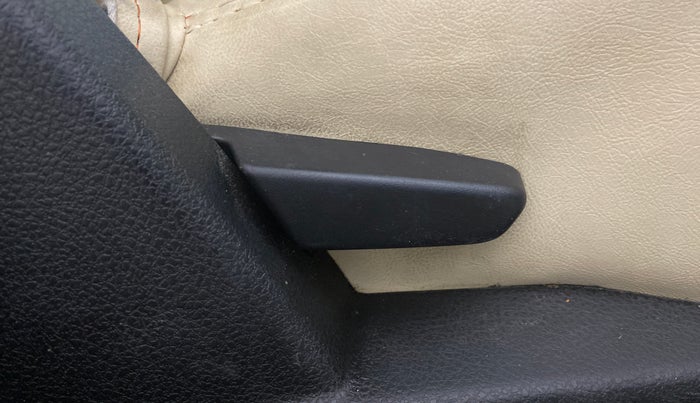 2020 Renault Duster RXZ 1.5 PETROL MT, Petrol, Manual, 24,555 km, Driver Side Adjustment Panel