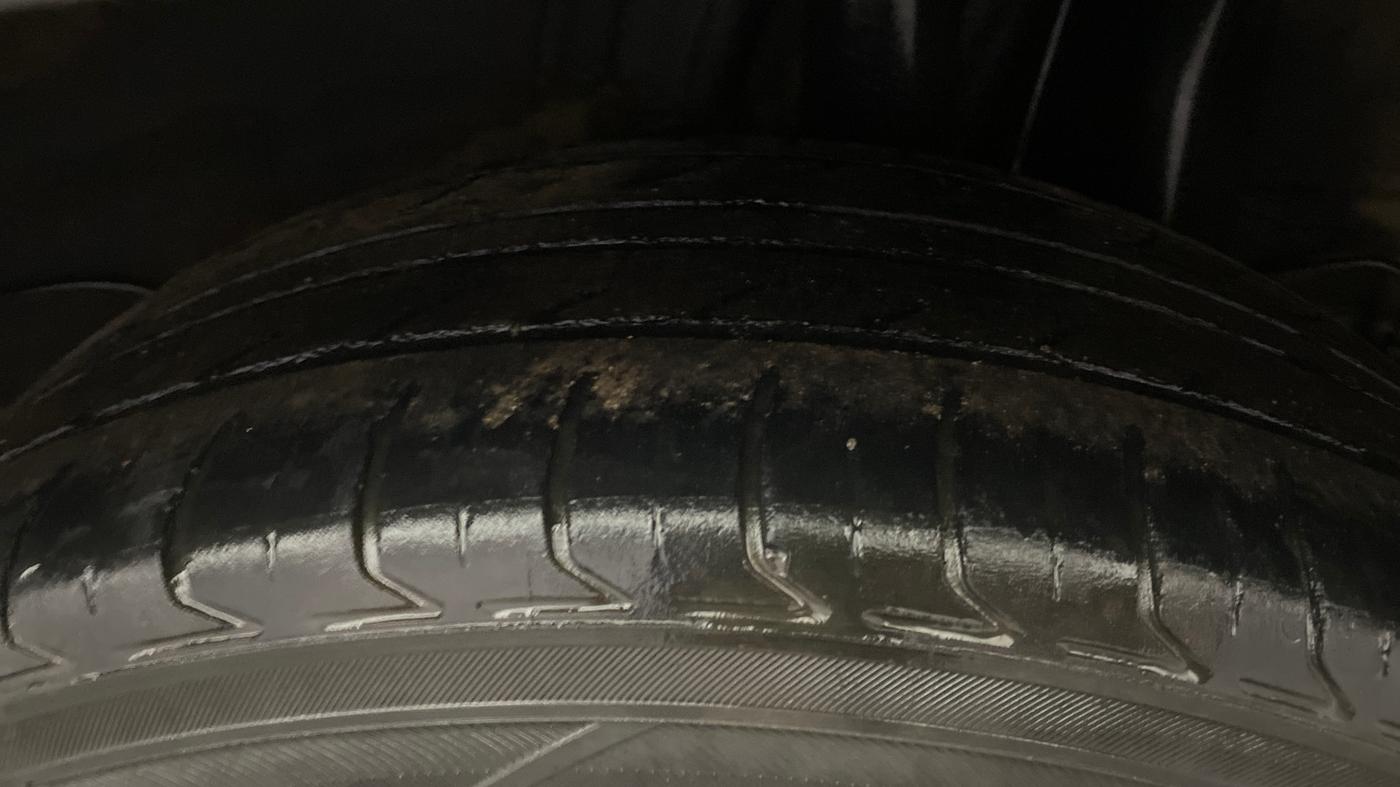 2021 KIA SONET HTX 1.5 AT, Diesel, Automatic, 1,38,639 km, Left Rear Tyre Tread