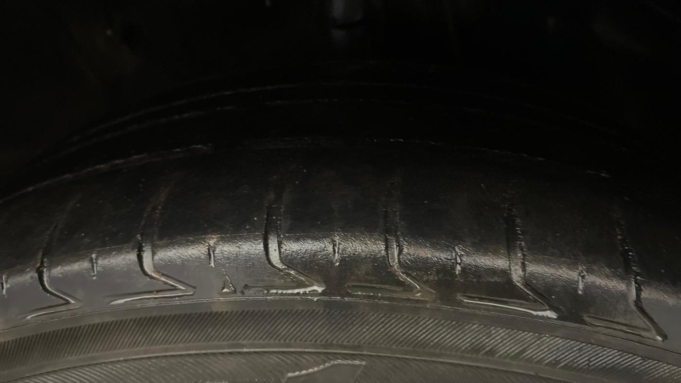 2021 KIA SONET HTX 1.5 AT, Diesel, Automatic, 1,38,639 km, Right Front Tyre Tread