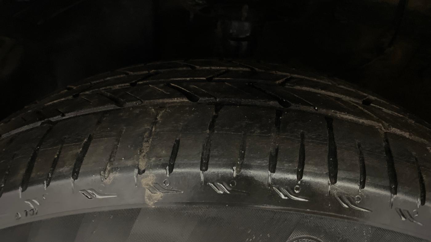 2021 KIA SONET HTX 1.5 AT, Diesel, Automatic, 1,38,639 km, Left Front Tyre Tread