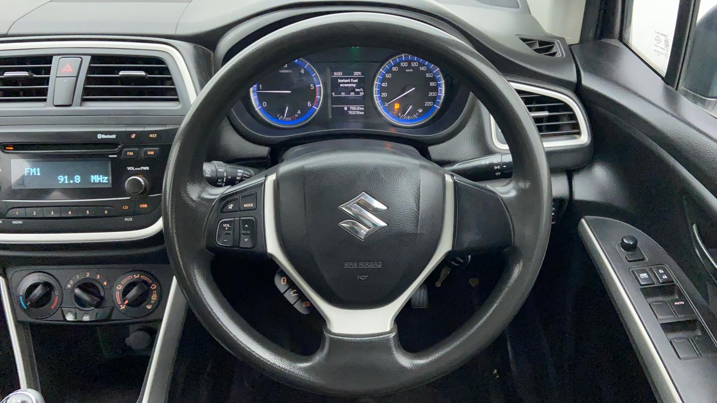 2015 Maruti S Cross DELTA 1.6, Diesel, Manual, 77,355 km, Steering Wheel Close Up