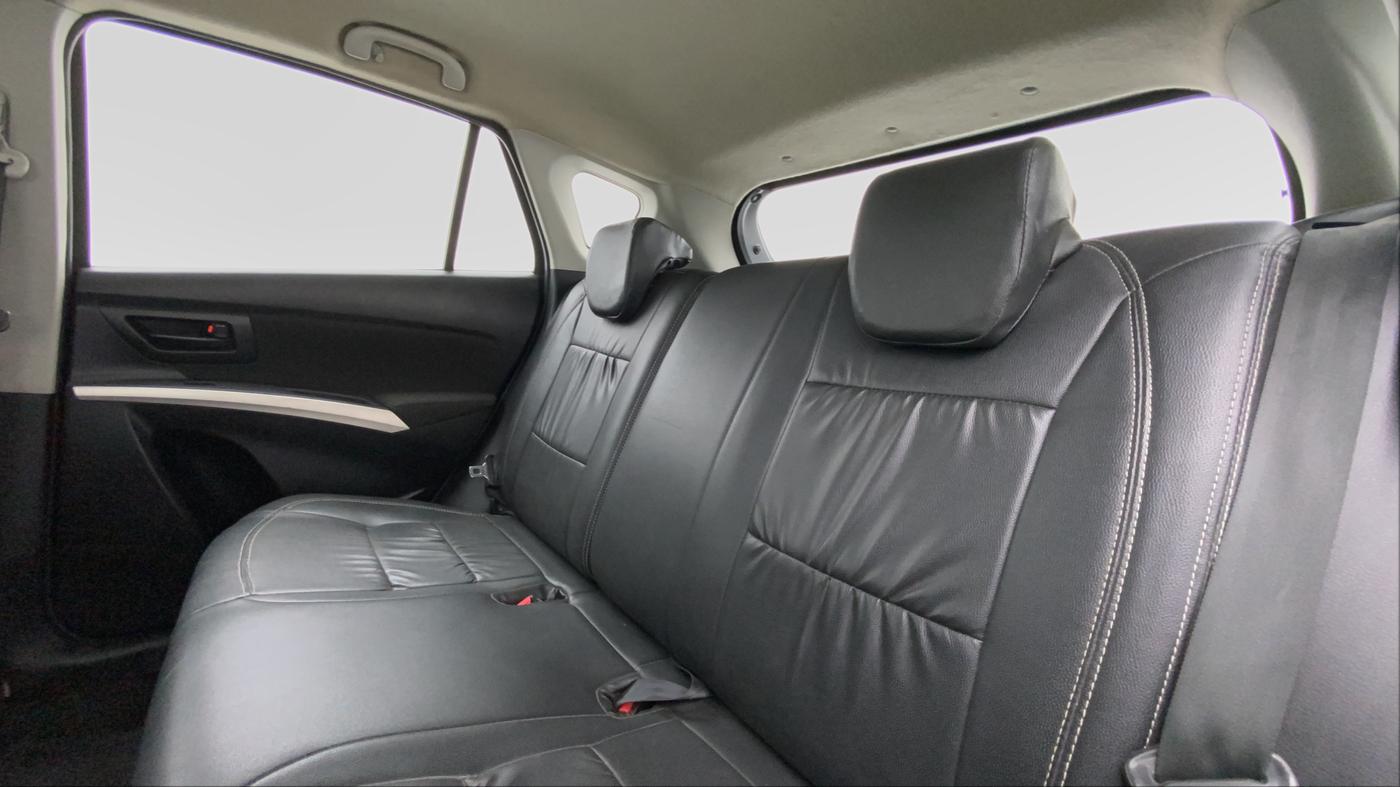 2015 Maruti S Cross DELTA 1.6, Diesel, Manual, 77,355 km, Right Side Rear Door Cabin