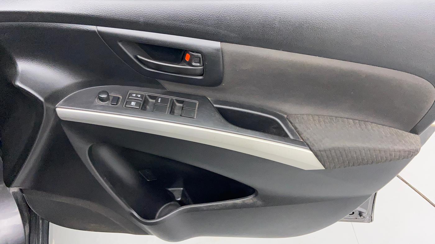 2015 Maruti S Cross DELTA 1.6, Diesel, Manual, 77,355 km, Driver Side Door Panels Control
