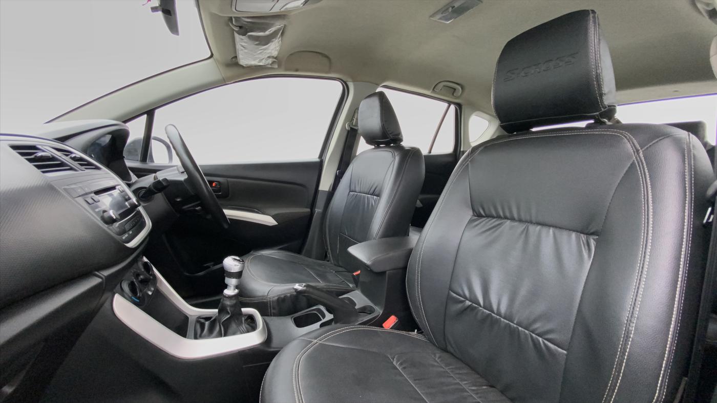 2015 Maruti S Cross DELTA 1.6, Diesel, Manual, 77,355 km, Right Side Front Door Cabin