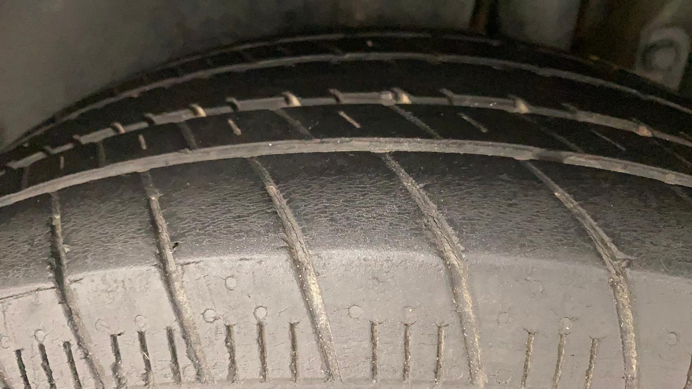 2015 Maruti Ertiga ZXI, Petrol, Manual, 86,046 km, Left Rear Tyre Tread