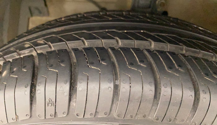 2015 Maruti Ertiga ZXI, Petrol, Manual, 86,046 km, Left Front Tyre Tread