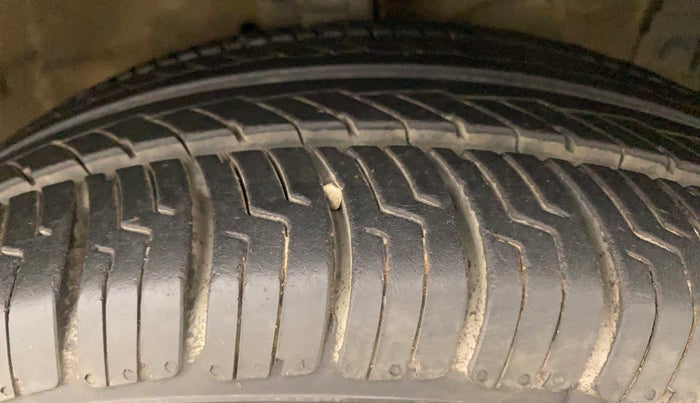 2015 Maruti Ertiga ZXI, Petrol, Manual, 86,046 km, Right Front Tyre Tread