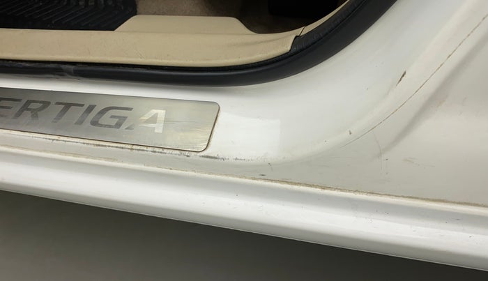 2015 Maruti Ertiga ZXI, Petrol, Manual, 86,046 km, Left running board - Minor scratches
