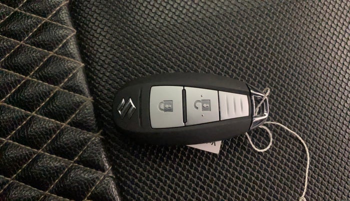 2017 Maruti Baleno ZETA PETROL 1.2, Petrol, Manual, 1,05,308 km, Key Close Up