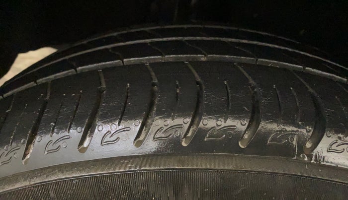 2017 Maruti Baleno ZETA PETROL 1.2, Petrol, Manual, 1,05,308 km, Right Rear Tyre Tread