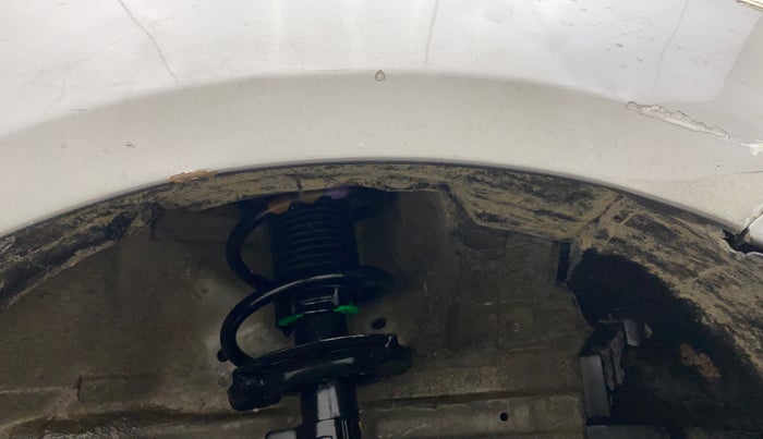 2016 Maruti Swift VXI, Petrol, Manual, 80,664 km, Right fender - Lining loose