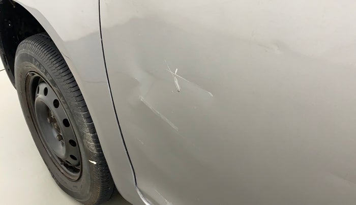 2016 Maruti Swift VXI, Petrol, Manual, 80,664 km, Front passenger door - Minor scratches