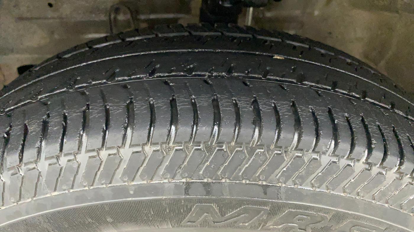 2016 Maruti Swift VXI, Petrol, Manual, 80,664 km, Left Front Tyre Tread