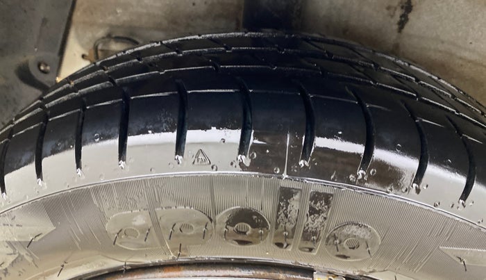 2015 Hyundai Xcent S 1.2, Petrol, Manual, 1,09,398 km, Right Rear Tyre Tread