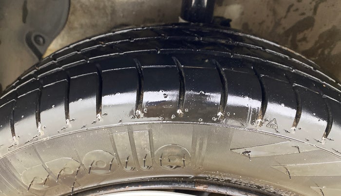 2015 Hyundai Xcent S 1.2, Petrol, Manual, 1,09,398 km, Left Front Tyre Tread