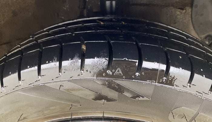 2015 Hyundai Xcent S 1.2, Petrol, Manual, 1,09,398 km, Right Front Tyre Tread